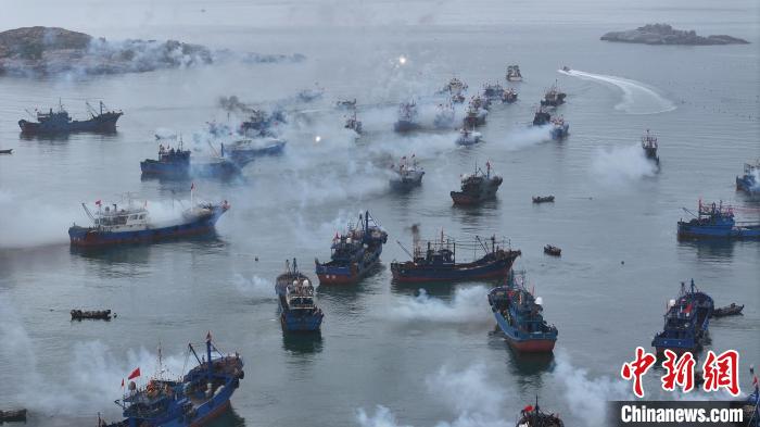 福建南日岛唱响“开海歌” 争撒开渔“第一网” 第3张
